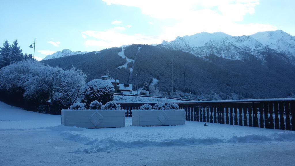 Hotel Veduta Dell'Adamello Temù Kültér fotó
